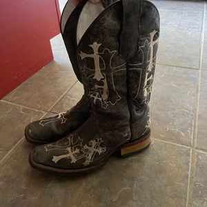 Circle G cowboy cowgirl boots with crosses size 8